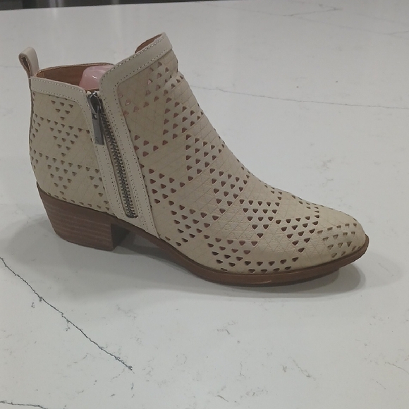 Lucky Brand Perforated Tan Ankle Booties Leather Sz8 Gentle Used - Picture 1 of 10